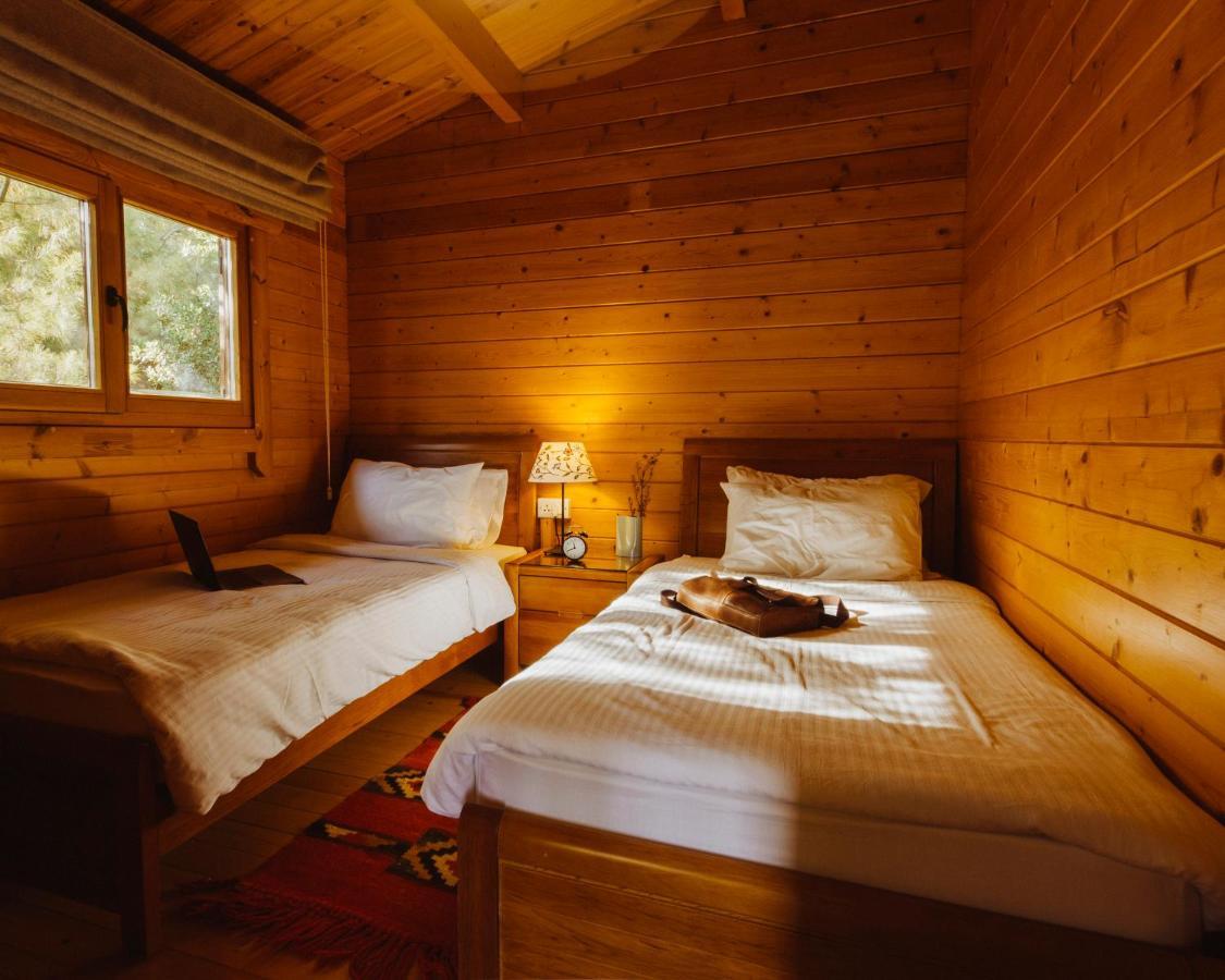 Mountain Breeze Lodge & Resort Al Salt Exteriör bild