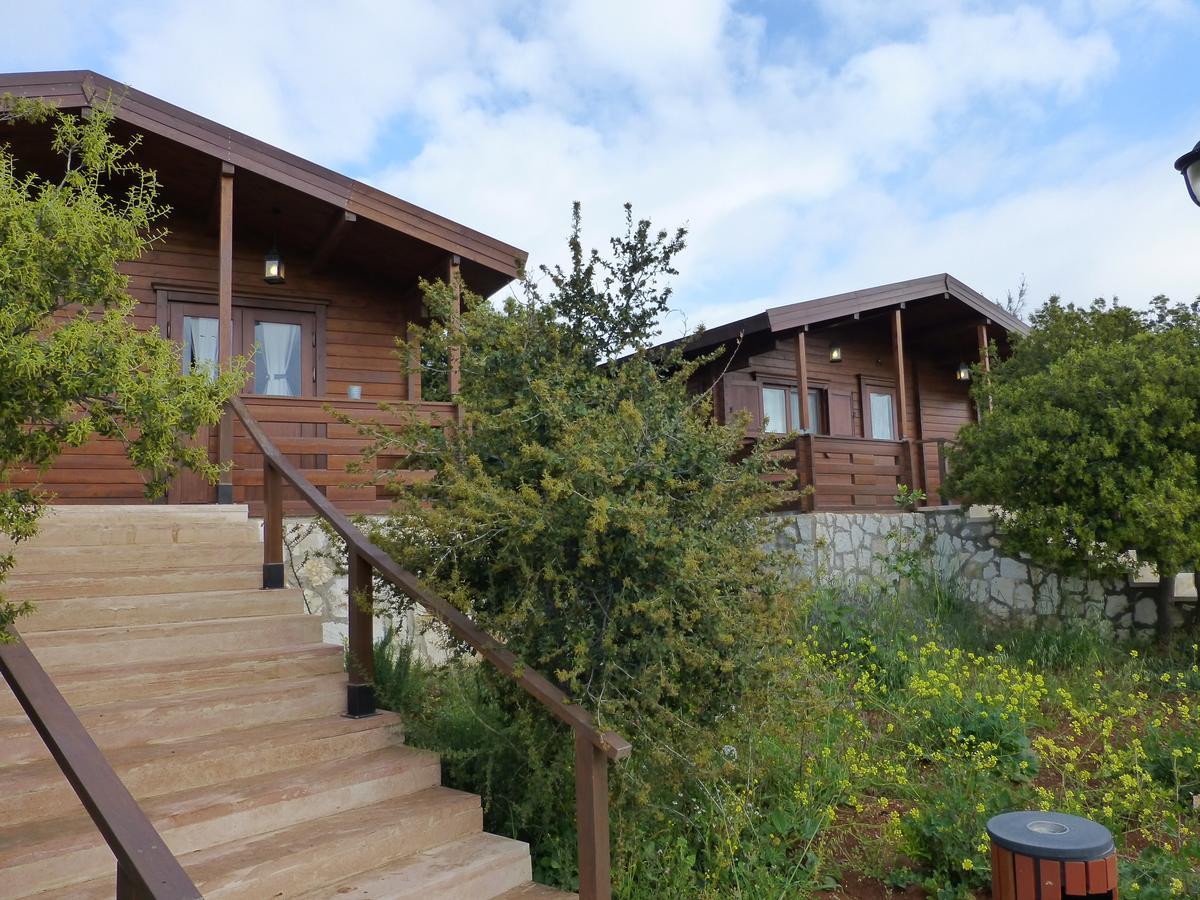 Mountain Breeze Lodge & Resort Al Salt Exteriör bild