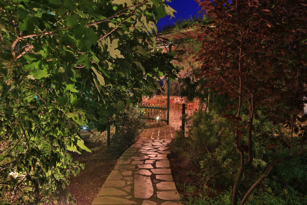 Mountain Breeze Lodge & Resort Al Salt Exteriör bild